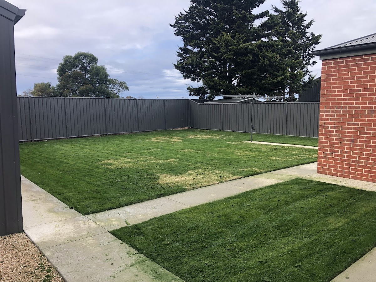 Des's lawns and gardening service