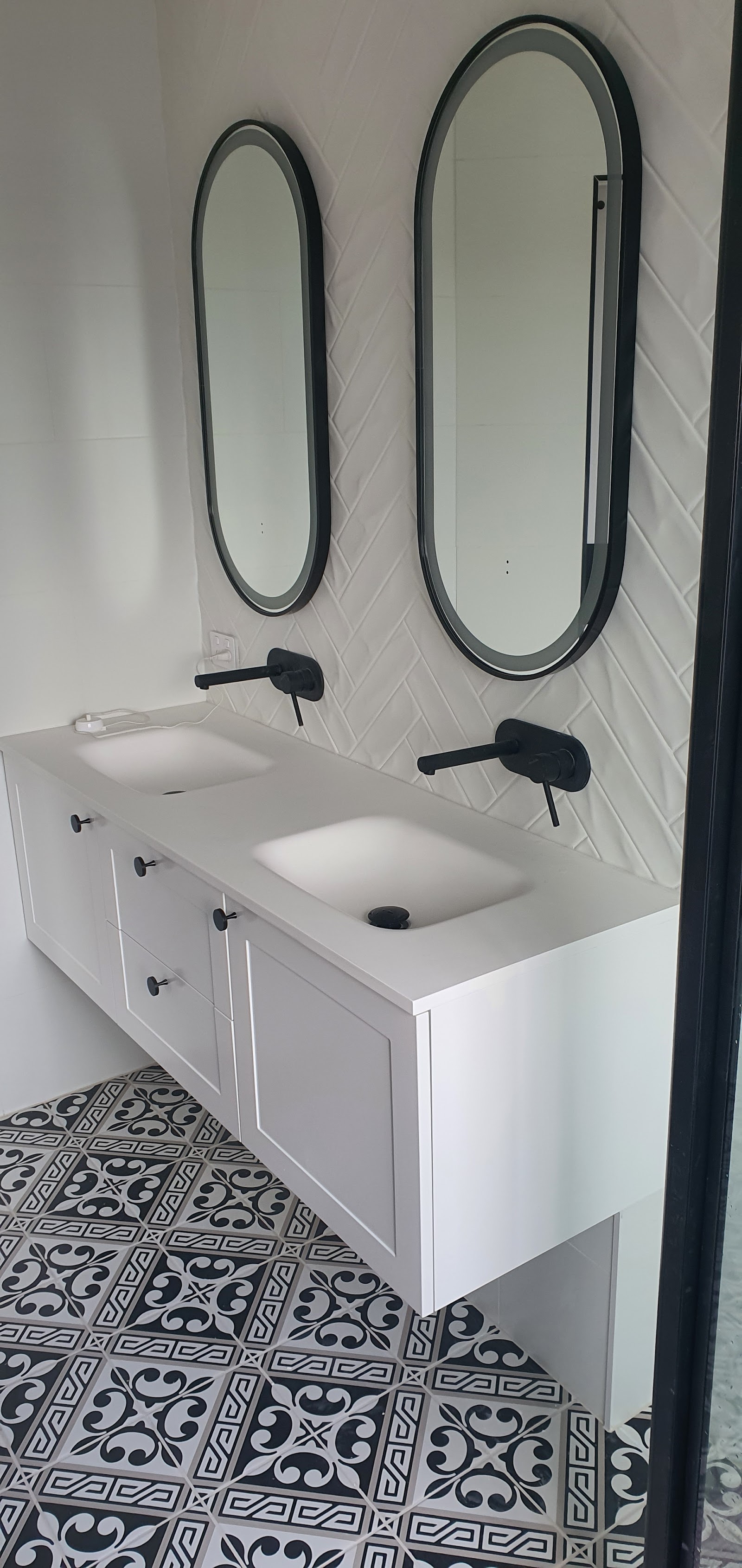 Distinctive Interiors & Fitouts