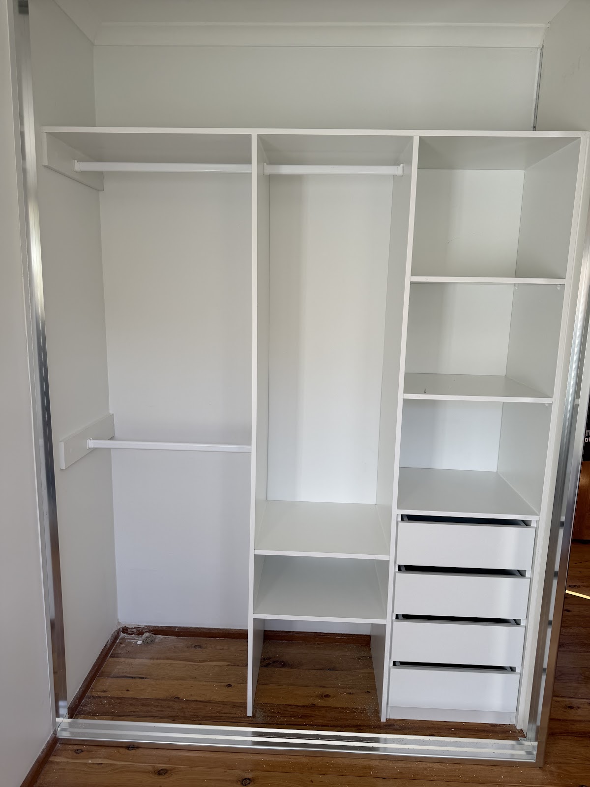 M & M Custom Wardrobes