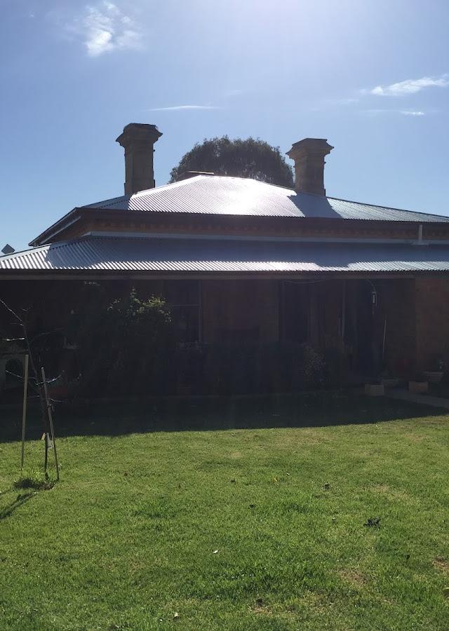 E & B Roofing