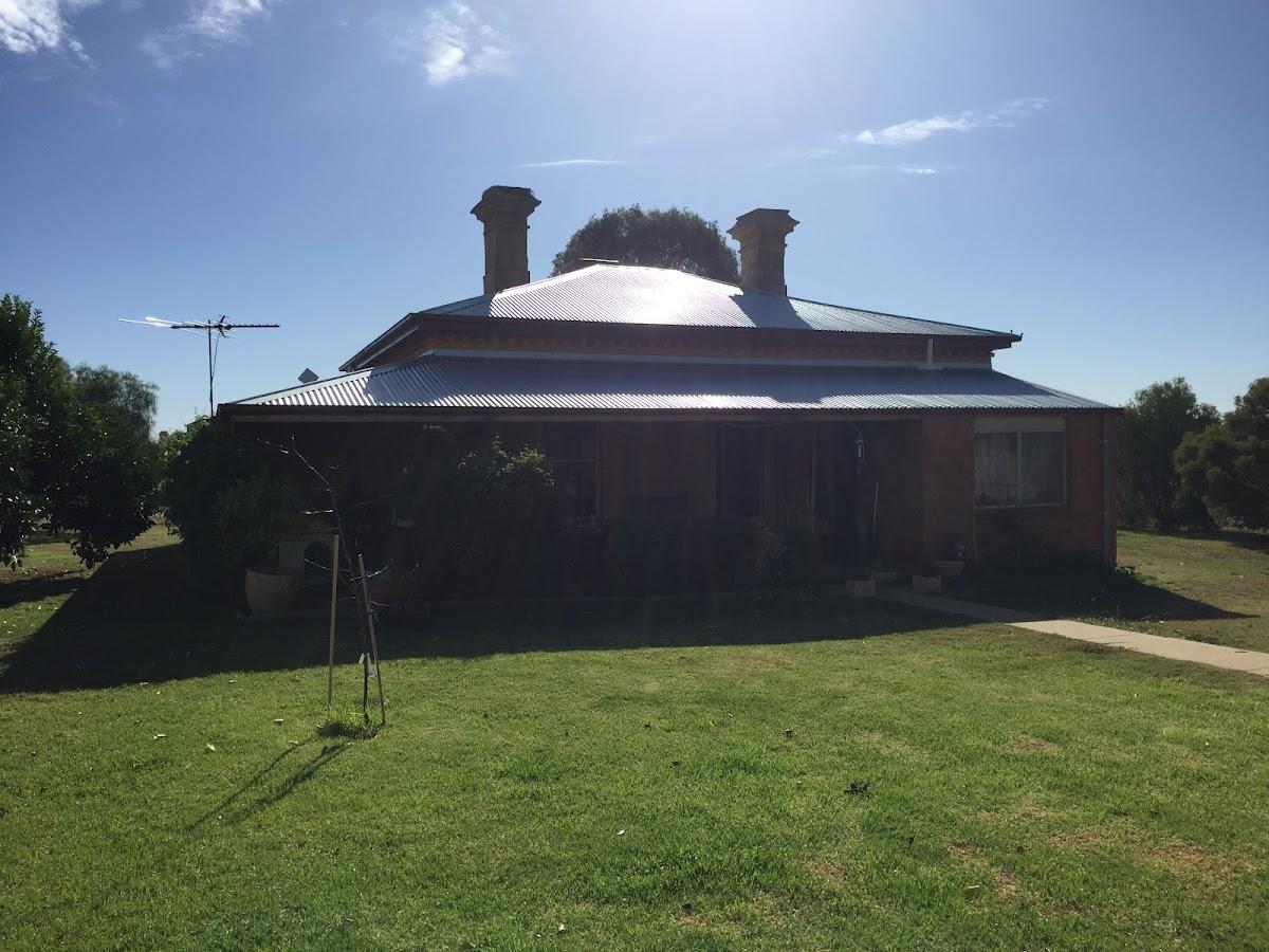 E & B Roofing