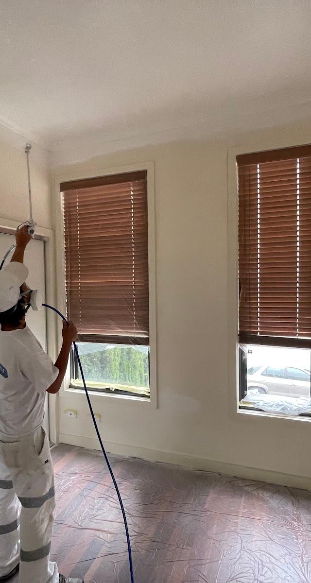 Fence Painter - Qualified House Painting VicPainter