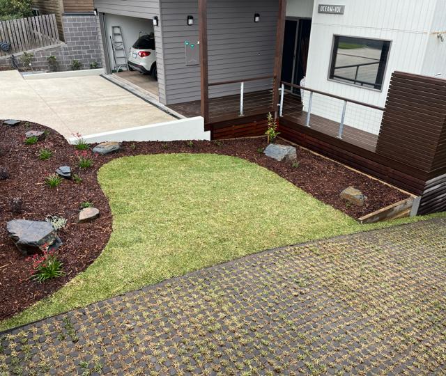 Lavelle Landscapes and Constructions