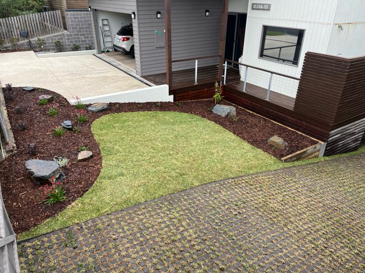 Lavelle Landscapes and Constructions