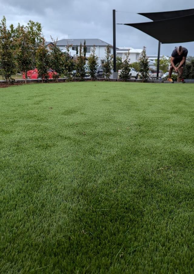 Shoreline synthetic turf